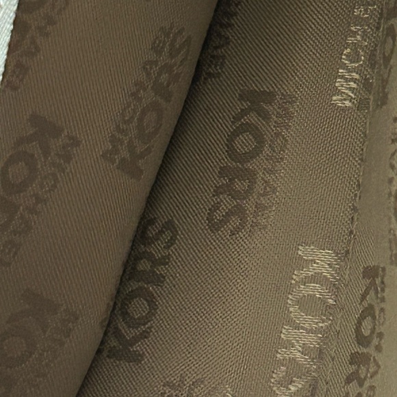 Michael Kors Hannah White Saffiano Leather Scallop Crossbody Bag NWOT - Picture 8 of 11